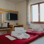 Apartmaji Mara *